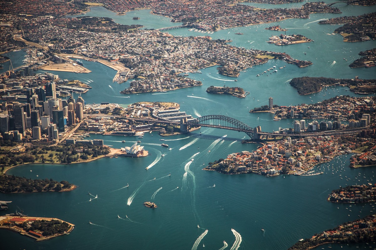 Vue aérienne de la baie de Sydney, une ville d'arrivée privilégiée pour les PVT en Australie