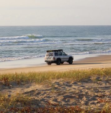 Location de 4×4 à K’gari (Fraser Island) en 2026 : itinéraire 2 jours et conseils