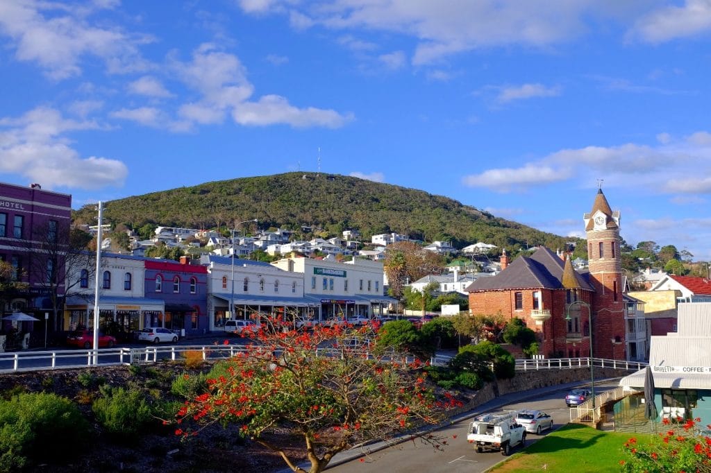 ville d'albany avec ses petites boutiques et ses batiments historiques