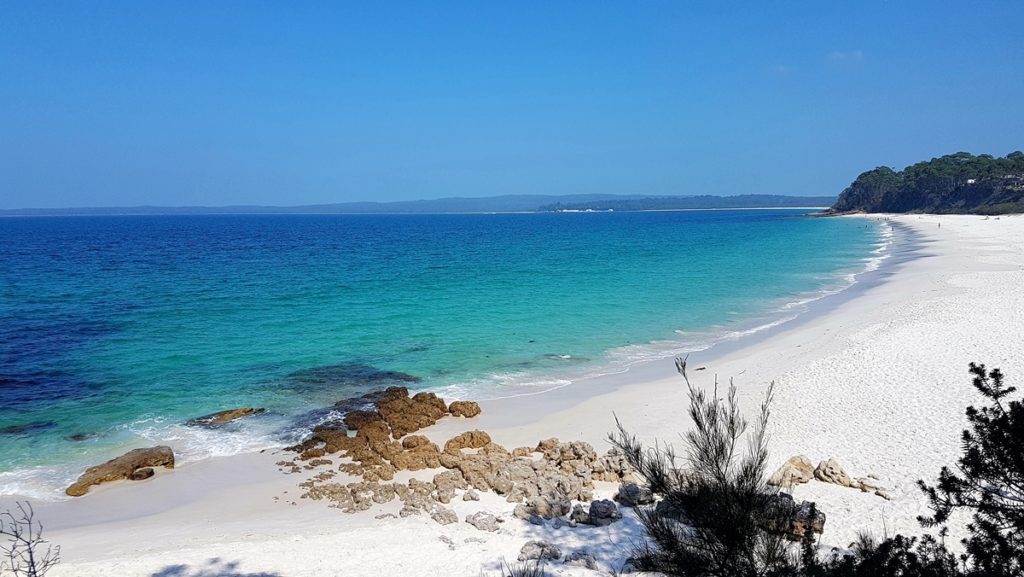 Plage de Jervis Bay, au sud de Sydney, à découvrir à bord de son van louer pour son road trip