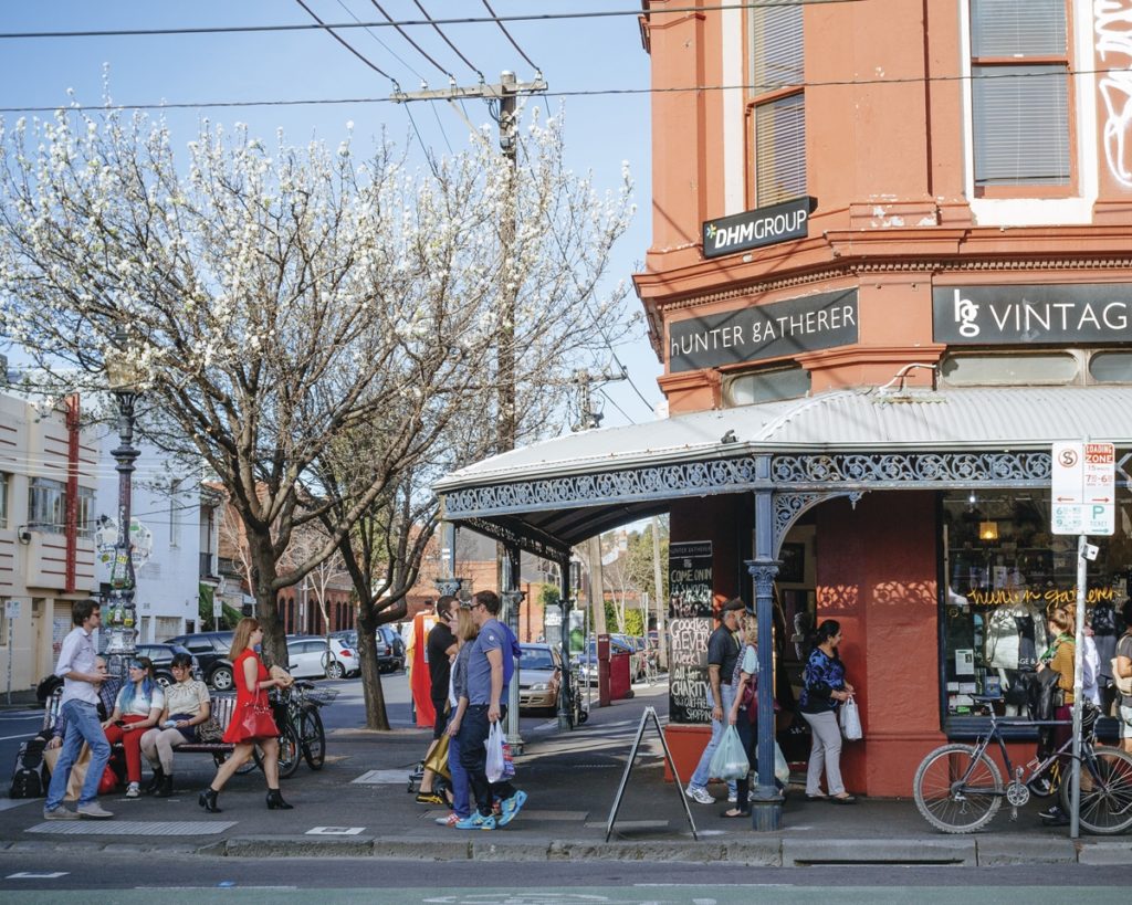 Coin de rue dans le quartier de Brunswick à Melbourne en Australie