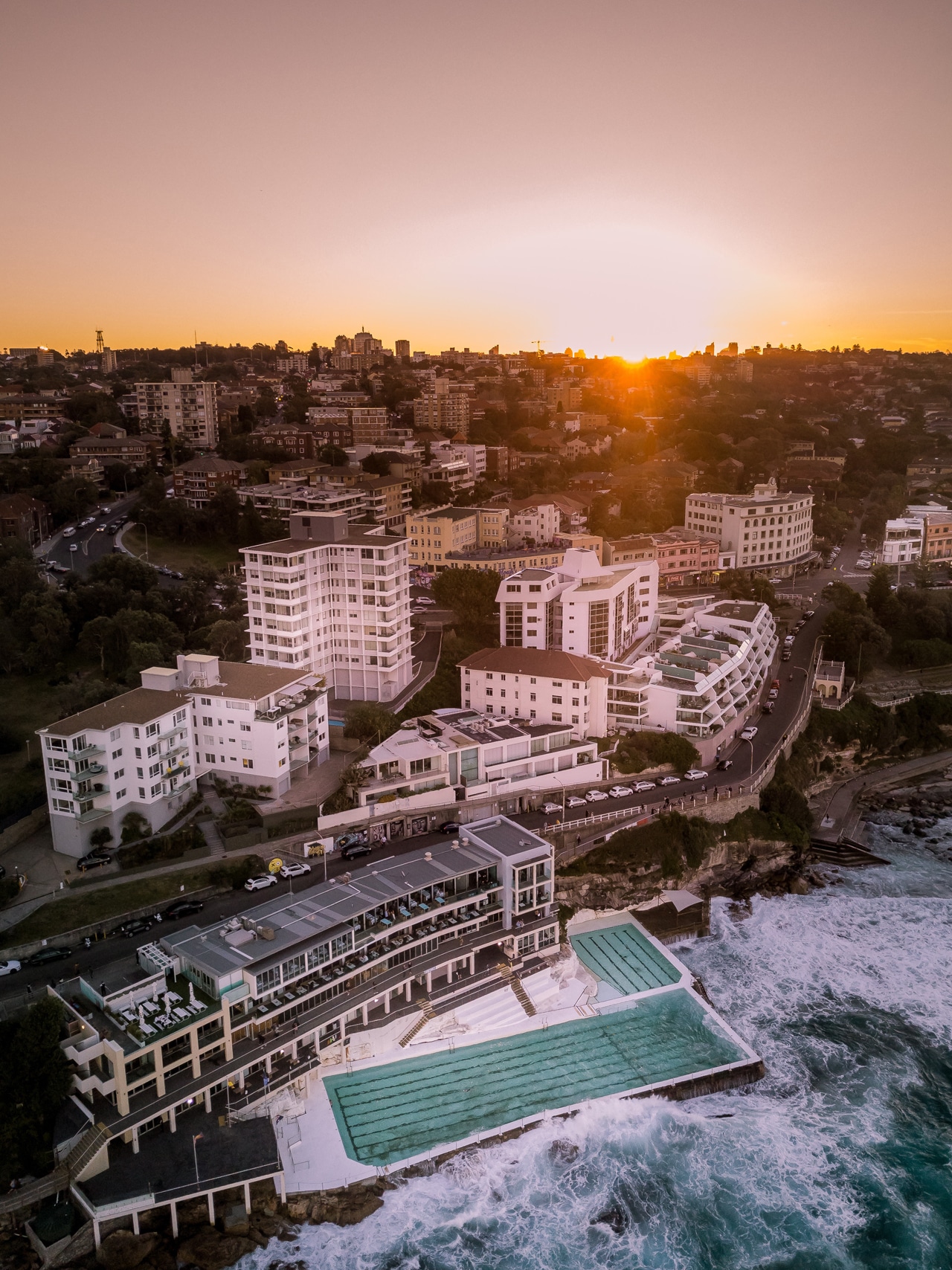 vue aérienne de la plage de bondi beach à Sydney, un endroit où il fait bon vivre