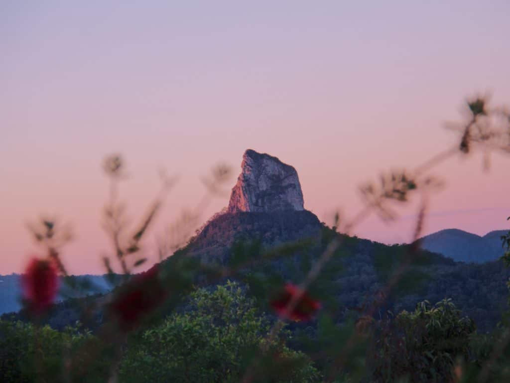 glass house mountains road trip cote est australie