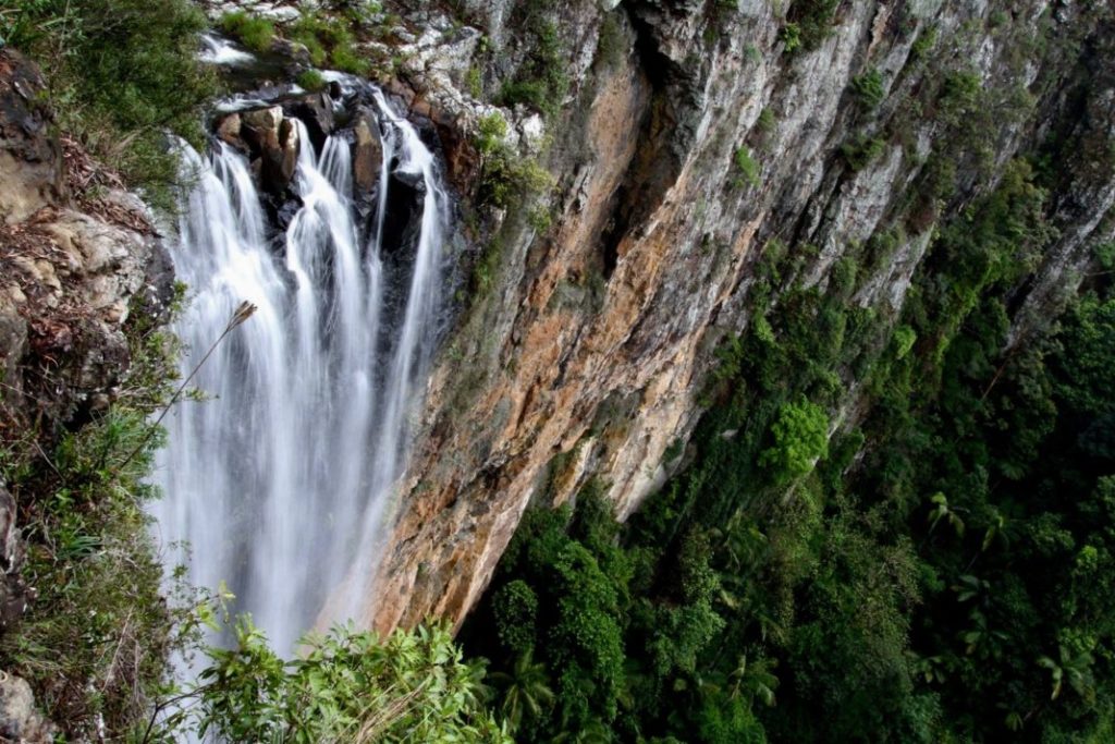 cascade dans la région de byron bay