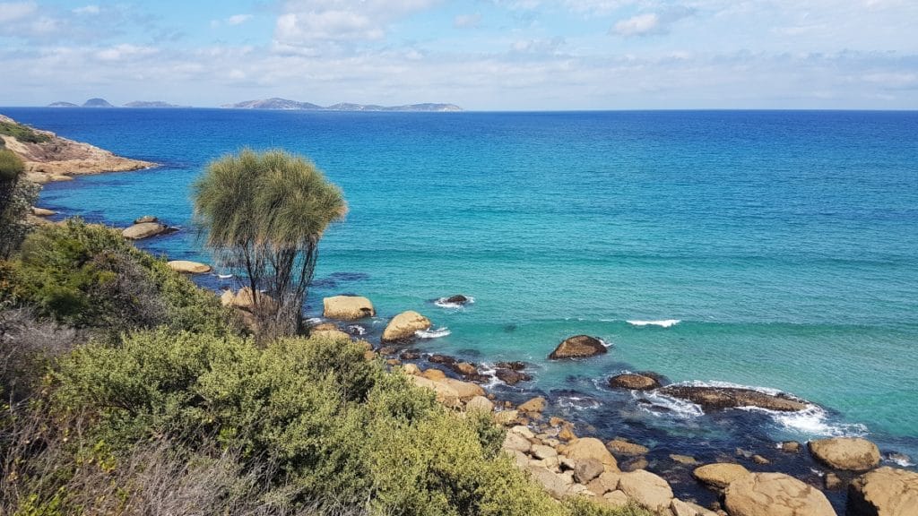 Bord de mer au Wilsons Promontory National Park avec vue sur les montagnes