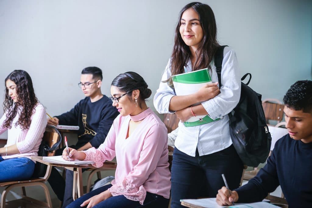 Un voyage en Erasmus, pensez à l’assurance Planète Études de AVI International !