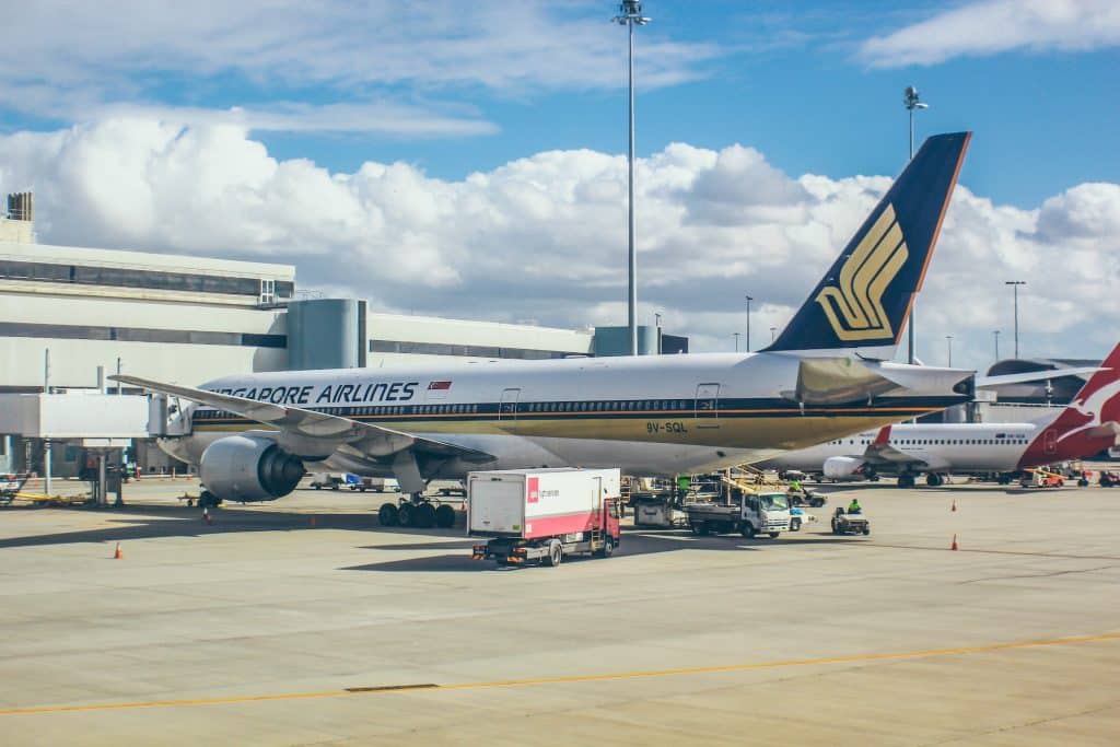 Avion de la Singapore airlines en arrêt sur le tarmac à Sydney en Australie