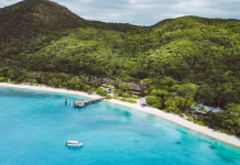Fitzroy Island (QLD) : petit archipel paradisiaque Plage turquoise et montagne de Fitzroy Island Australie