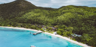 Plage turquoise et montagne de Fitzroy Island Australie